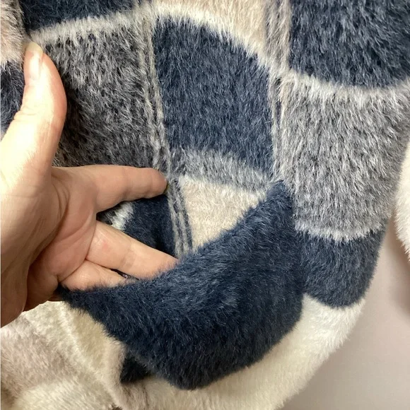 Hem & Thread Eyelash Cardigan Navy and tan plaid Checkered Motif Size Large - Picture 10 of 12